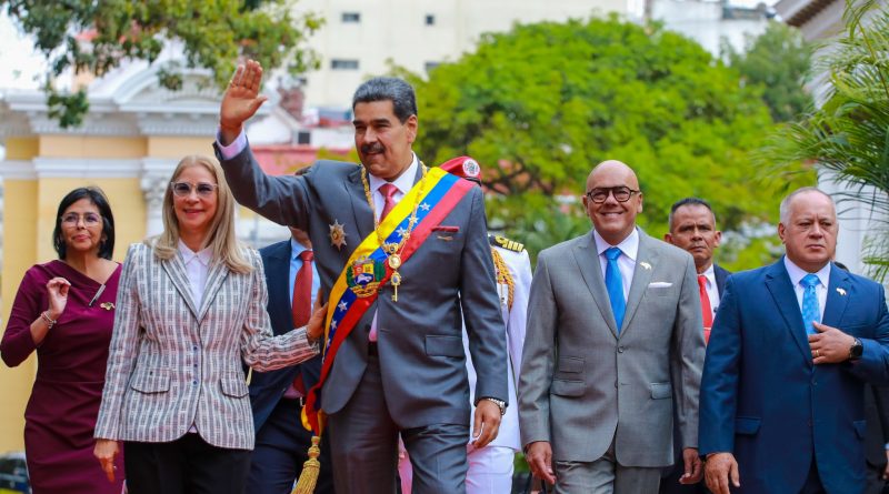 Nicolas Maduro, rumbo a la Asamblea Nacional a rendir memoria y cuenta de un gestion afirmativa.