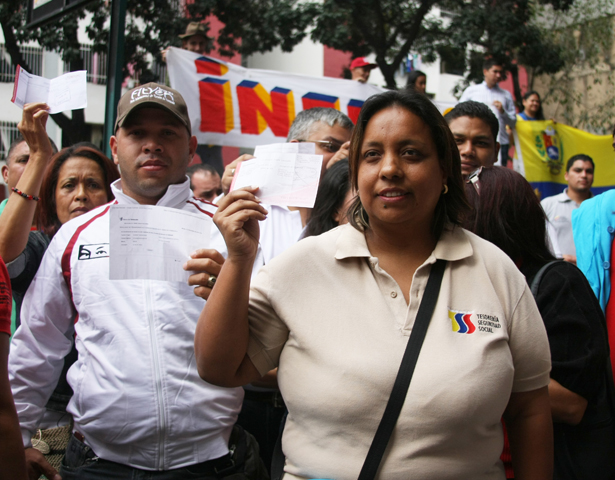 Trabajadores Revolucionarios depositaron un Día de Salario por la Revolución