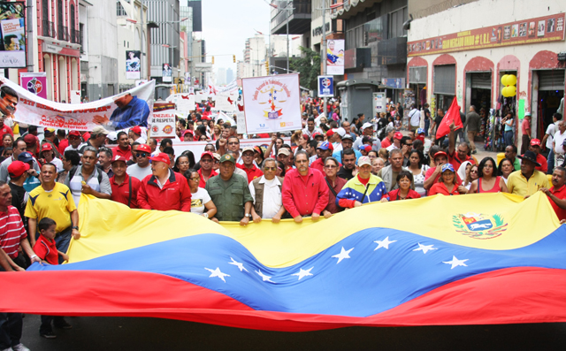Trabajadores públicos rechazaron decreto y agresiones imperiales