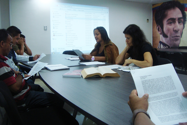 Trabajadores debatieron textos antiimperialistas en “Leer entre tod@s”
