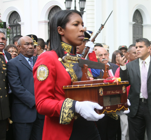 Símbolo de “Negro Primero” iluminará desde el Panteón Nacional