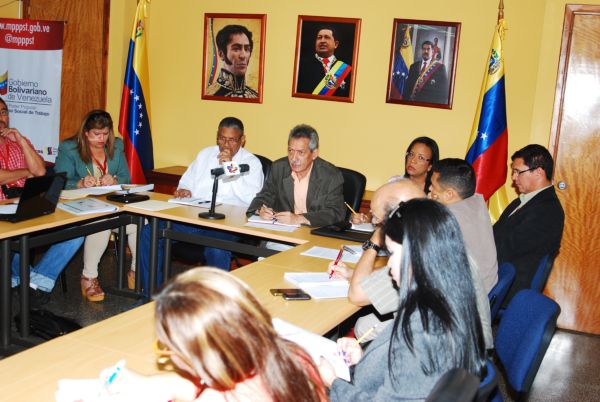 Ministro Oswaldo Vera: Inspeccionaremos empresas para  estabilizar las cadenas productivas