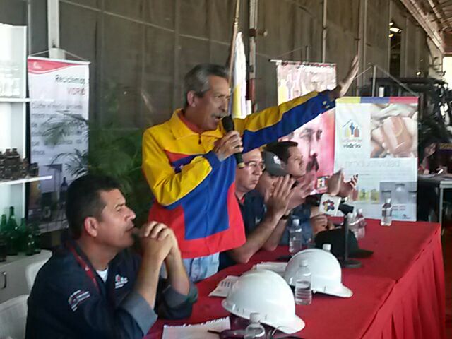 Ministro Oswaldo Vera: La clase obrera está llamada a cambiar el modelo productivo
