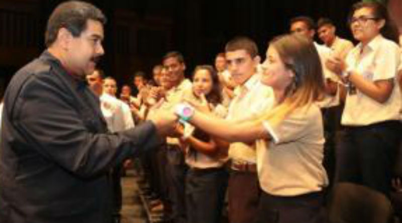 Gobierno Bolivariano otorgará 28 mil becas estudiantiles gracias al Carnet de la Patria