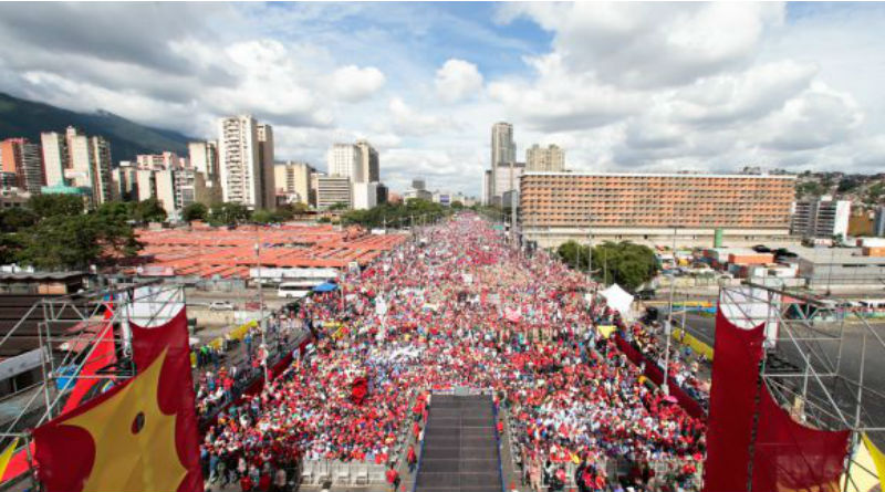 Avenida Bolívar de Caracas lució abarrotada del pueblo trabajador este 1º de mayo