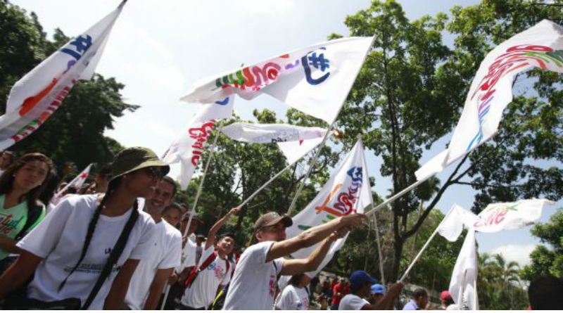 Juventud revolucionaria se moviliza al Palacio de Miraflores en respaldo a la Constituyente