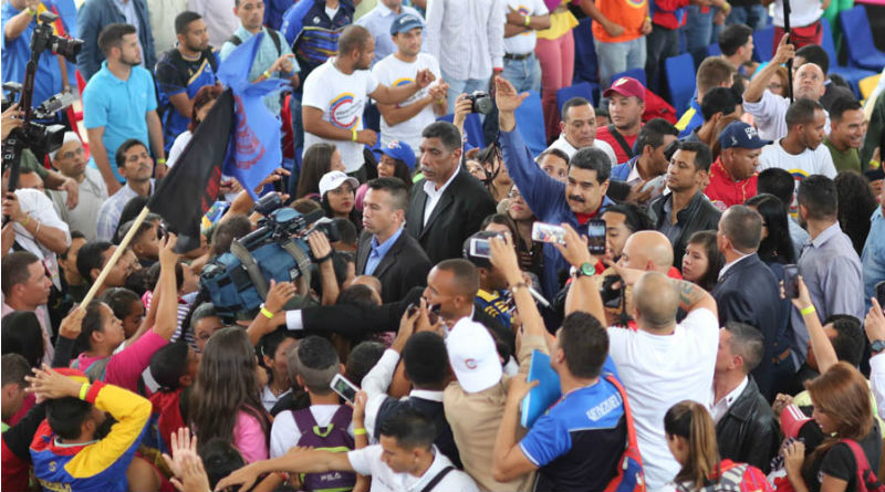 Maduro: “Los únicos que pueden parar este país, y no lo vamos a hacer, somos los bolivarianos y chavistas”