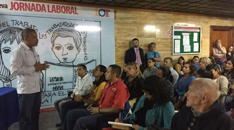 Ministro Ovalles inaugura espacio de Cine-Foro para rescatar la versión de la clase obrera