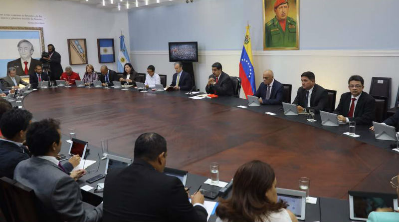 Presidente Maduro sostiene reunión de trabajo con gobernadores en Miraflores