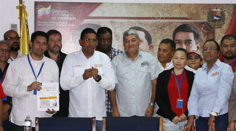 Firma de la primera convención colectiva socialista del Minhvi