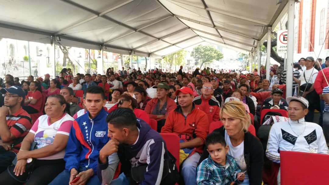 En apoyo al presidente Nicolás Maduro: Clase Trabajadora del Mpppst realizó vigilia desde el Palacio de Miraflores