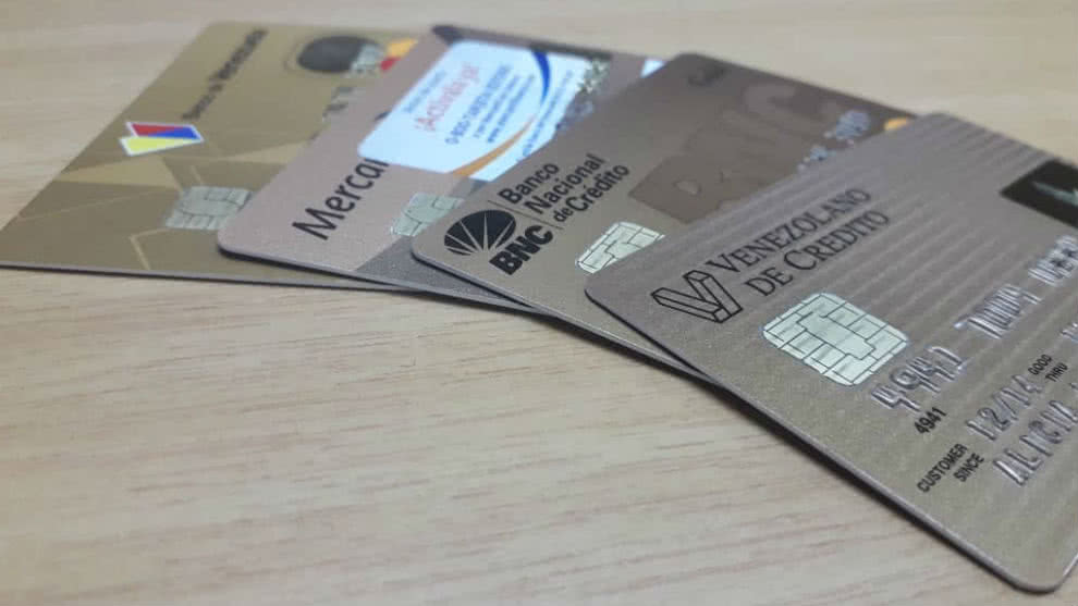 Sudeban establece nuevos límites para financiamientos con tarjetas de crédito y monto diario para operaciones en puntos de venta
