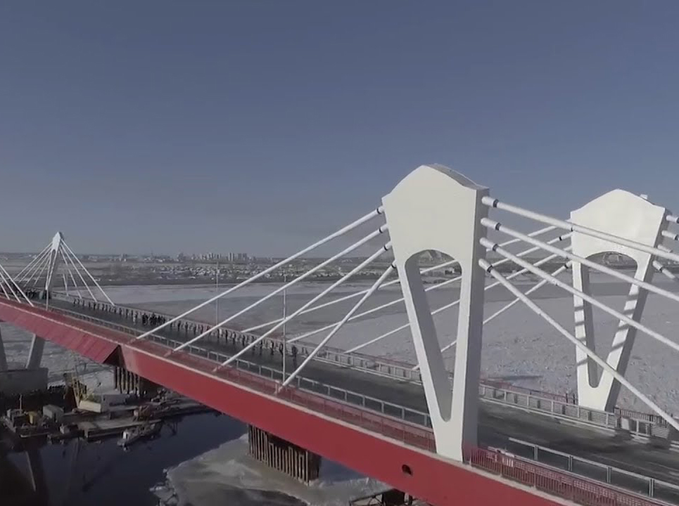 Inauguran el primer puente que une a Rusia con China