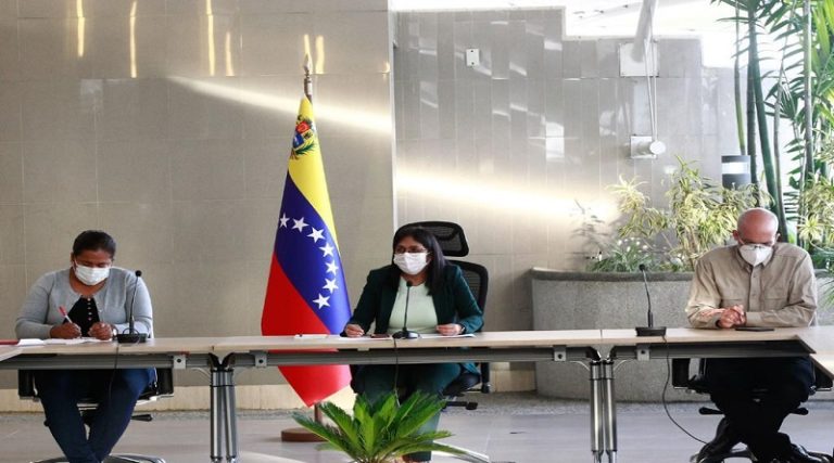 Ejecutivo Nacional debate Proyecto de Ley Antibloqueo con comuneros de la Patria