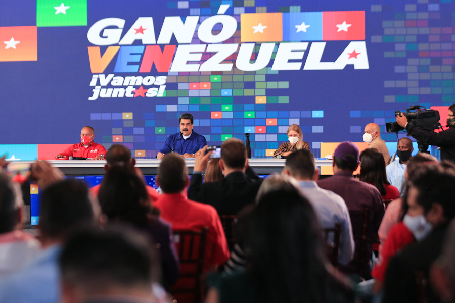 Presidente Maduro llamó a diputados electos a trabajar a favor del país