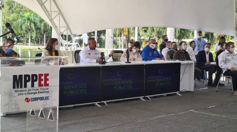 Presentan propuestas para mejorar funcionamiento de los servicios públicos en el país