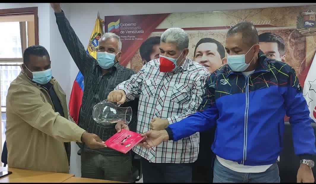 Ministro Piñate Celebró el bautizo del libro «el Intelectual Orgánico Productivo en la Clase Obrera»