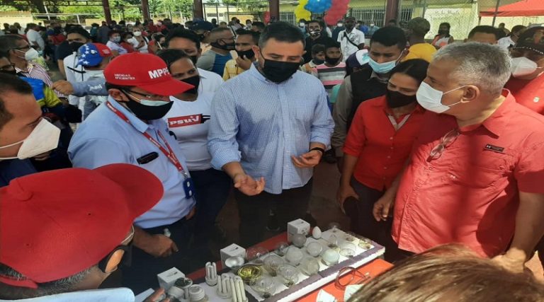 Trabajadores de Corpoelec realizan abordaje del Plan de Amor en Acción de las Víctimas de la Guerra Económica en la Región Oriente