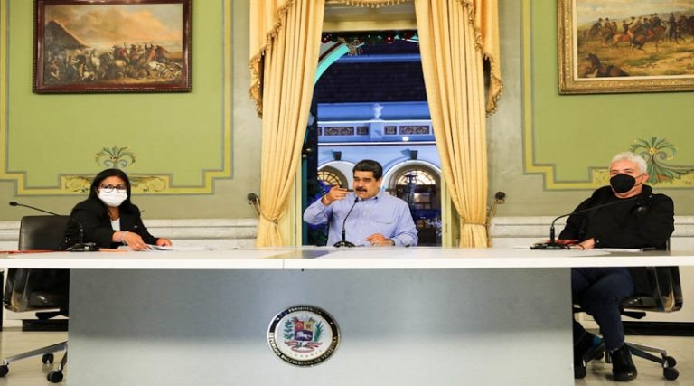 Jefe de Estado firma Decreto para establecer Tarifa Única a la exportación en todos los aeropuertos de Venezuela