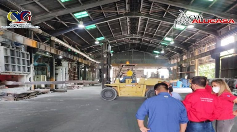 Ministro Arreaza inspecciona cadena del aluminio venezolano y destaca que Clase Obrera recupera procesos productivos