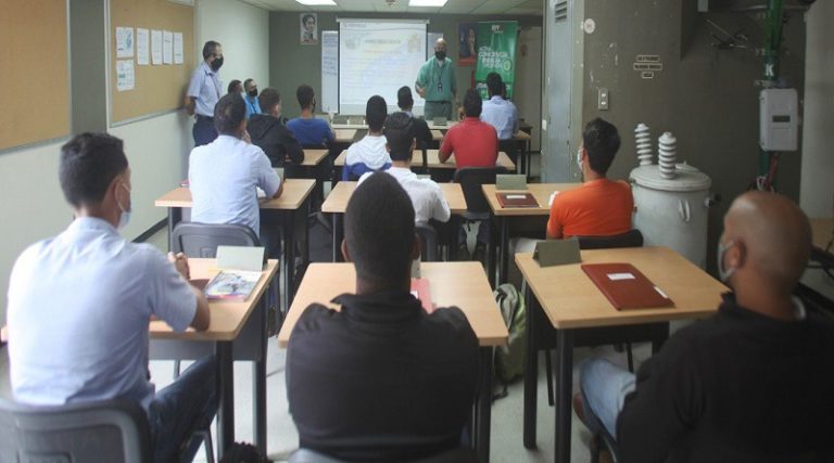 Clase Obrera de Corpoelec inicia capacitación en Redes de Distribución