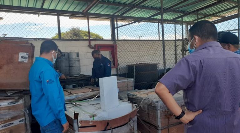Venvidrio recibe material de importación para mantenimiento de hornos en Valera y Los Guayos