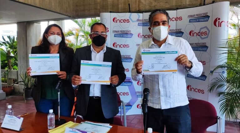 Entregan 43 certificados a estudiantes del Inces