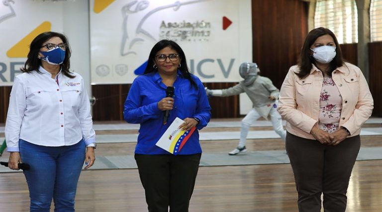 Gobierno Bolivariano entrega totalmente recuperados espacios deportivos de la UCV