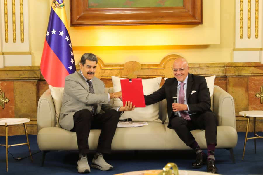 Presidente Maduro destaca avances en diálogo con oposición