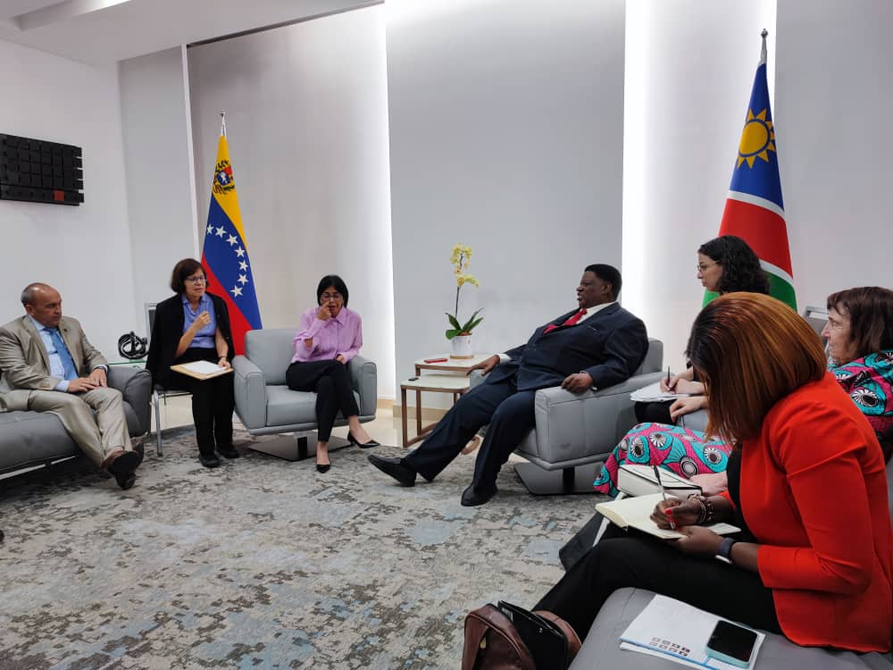 Ministro de trabajo de Namibia fue recibido por la Vicepresidenta Delcy Rodríguez