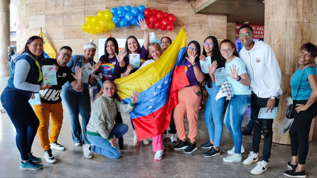Punto tricolor continúa jornada informativa en Caracas