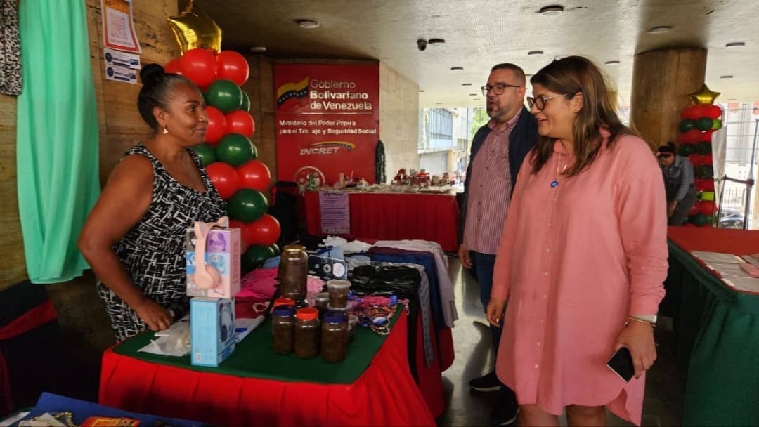Arranca bazar navideño de la Clase Obrera