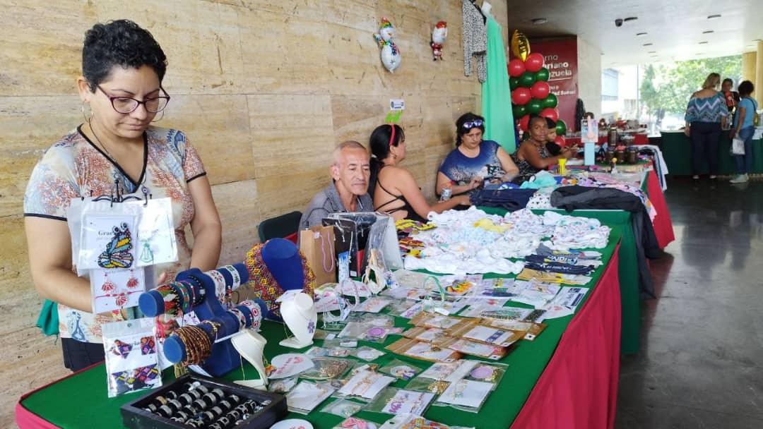 MPPPST apoya a la clase obrera con bazar navideño para emprendedores