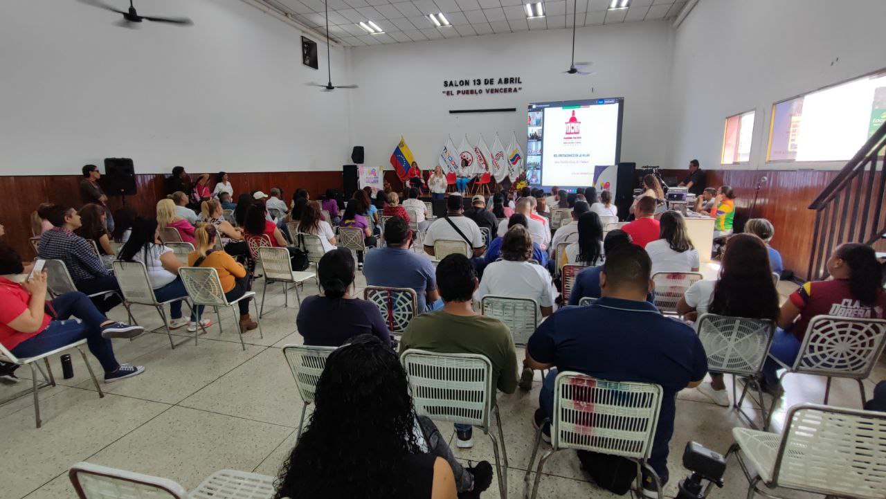 Viceministra Santéliz dirigió el Foro de la Mujer Trabajadora