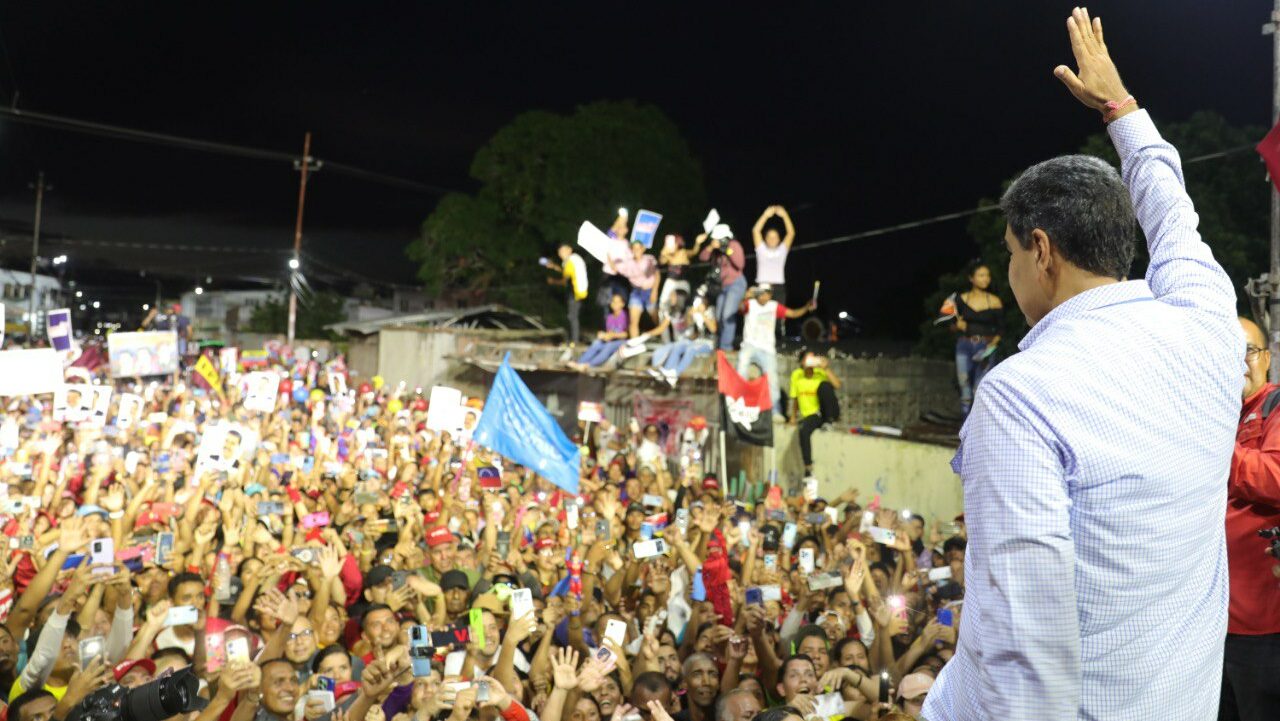 La comunidad del municipio Simón Planas, en el estado Lara, recibió al Presidente de la República, Nicolás Maduro, quien también visitó las tierras de la Comuna El Maizal, y así dar inicio al Plan de Siembra de Invierno 2024-2025.