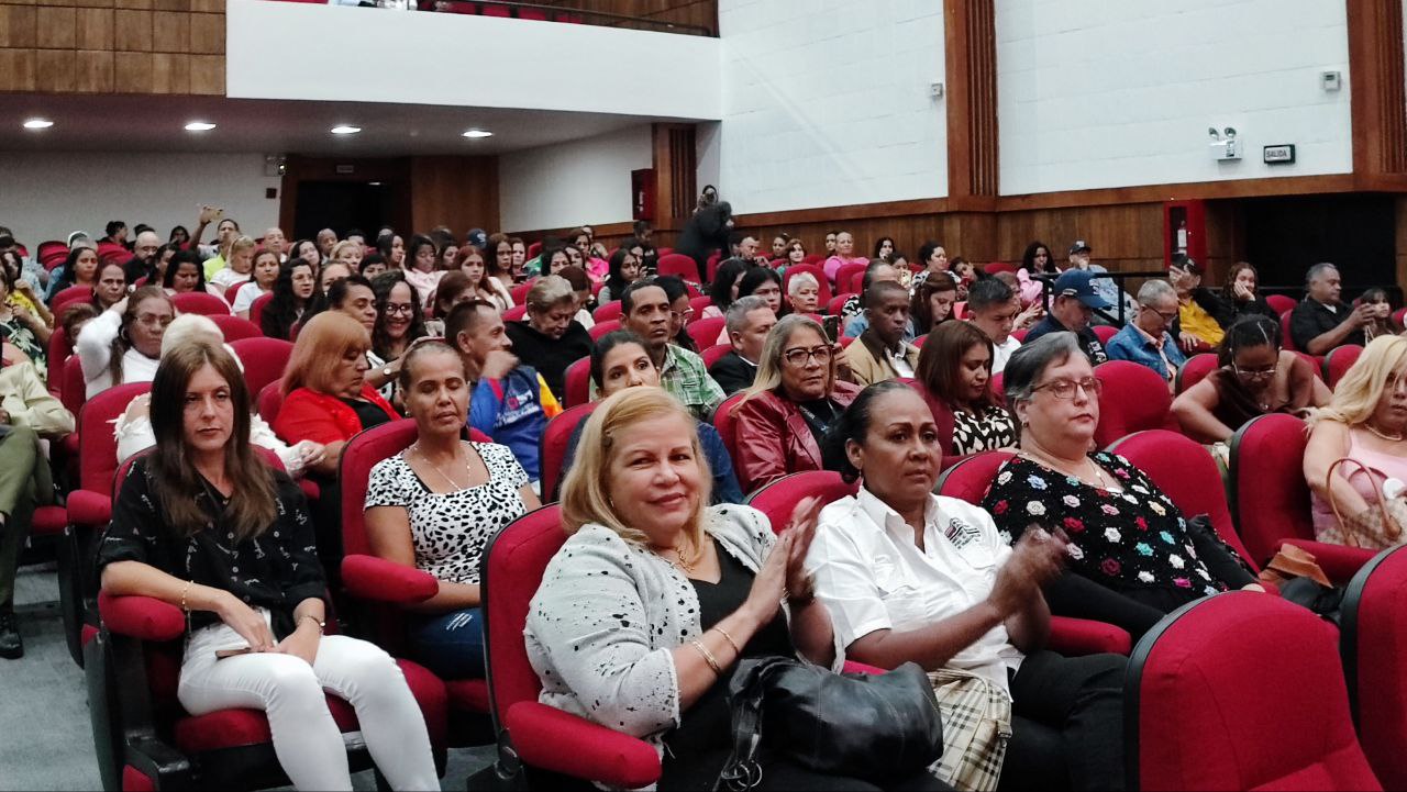 Clase Obrera del MPPPST reciben Condecoraciones por Orden al Mérito