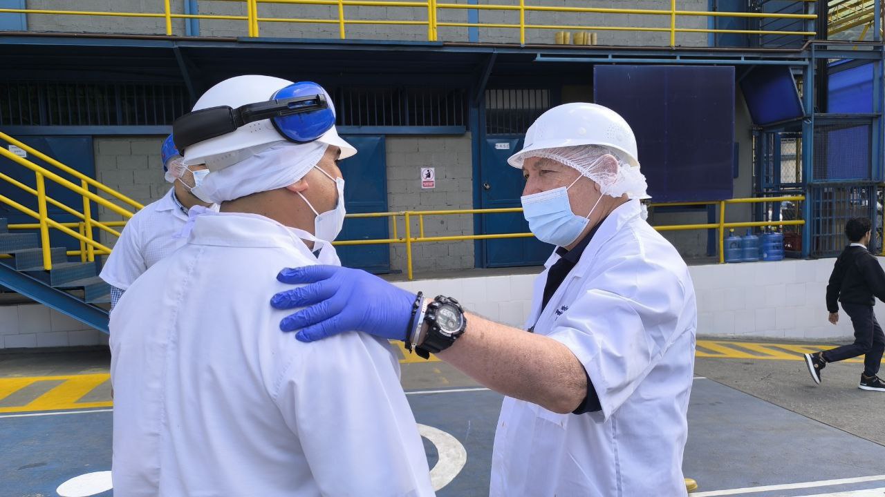 560 trabajadores de Súper Pollo garantizan proteína de calidad para las familias venezolanas.