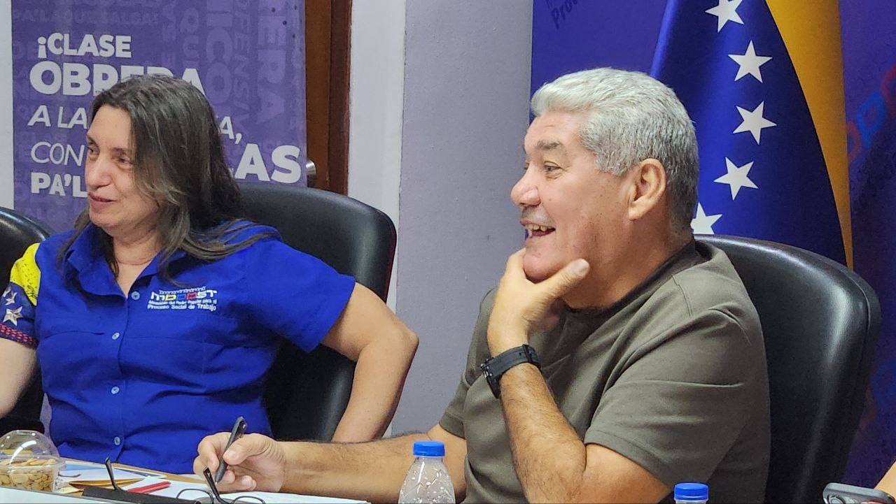 Ministro Eduardo Piñate se reúne con los Directores Regionales para seguir impulsando el proceso de recuperación del Movimiento Obrero.
