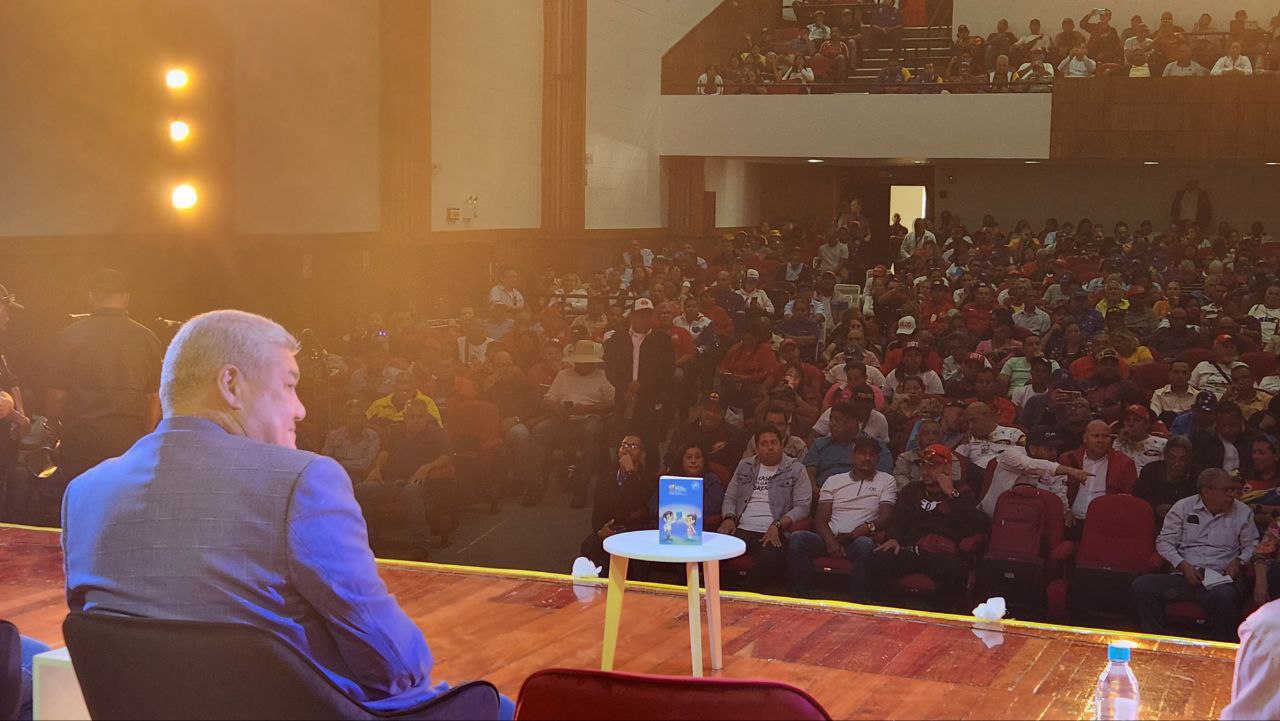 La CBST y el ministro Eduardo Piñate convocan a un Gran Debate Nacional para fortalecer el trabajo de la clase obrera.